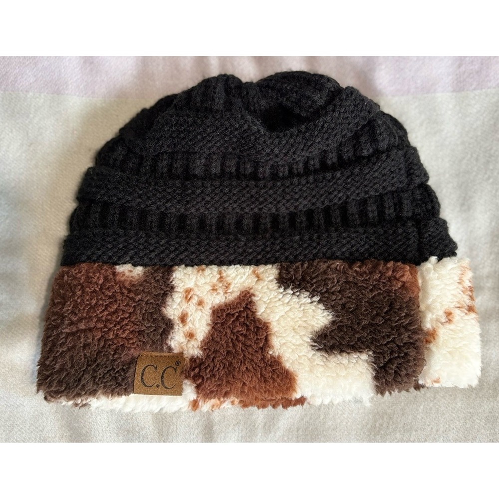 Cc Beanie Black Knit Sherpa Cow Print Trim Soft Warm OS Logo‎ Winter EUC